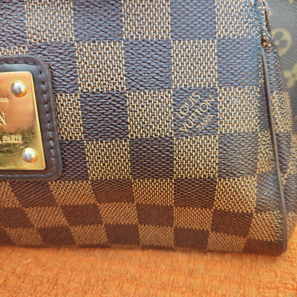 Louis Vuitton Damier Eva Clutch - Picture 4 of 16